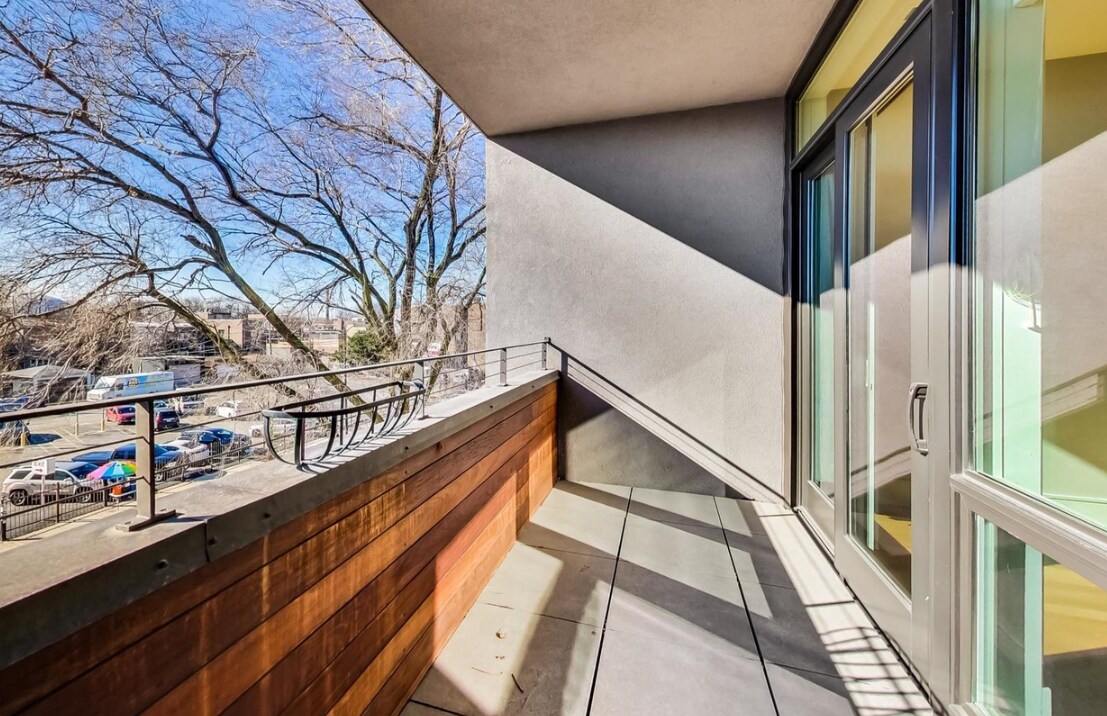 Building Photo - 2424 W Chicago Ave