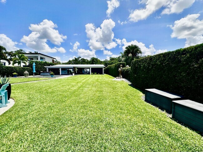 Building Photo - 7210 Seminole Dr
