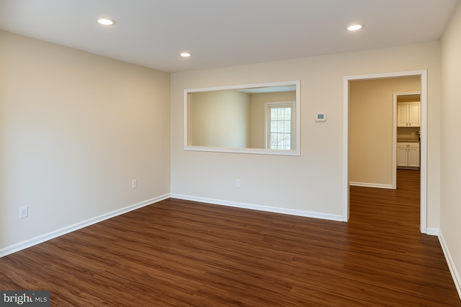 Building Photo - 350 Village Walk Dr