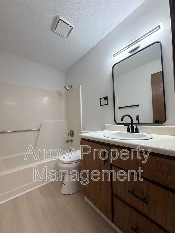 Building Photo - 539 N 24th St