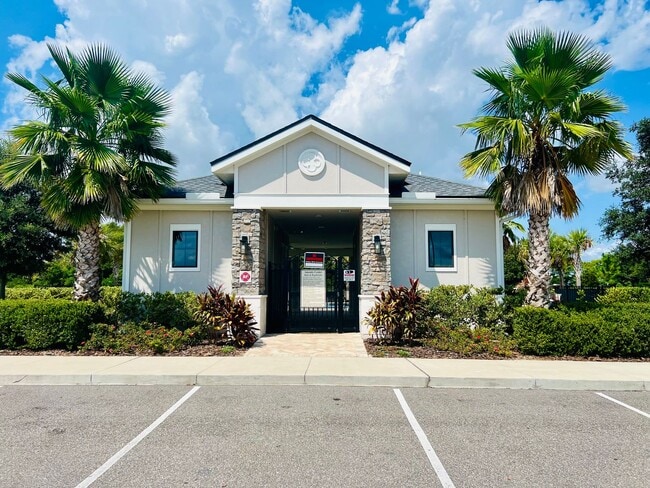 Building Photo - Available 11/1/24 Three bedroom two bath h...