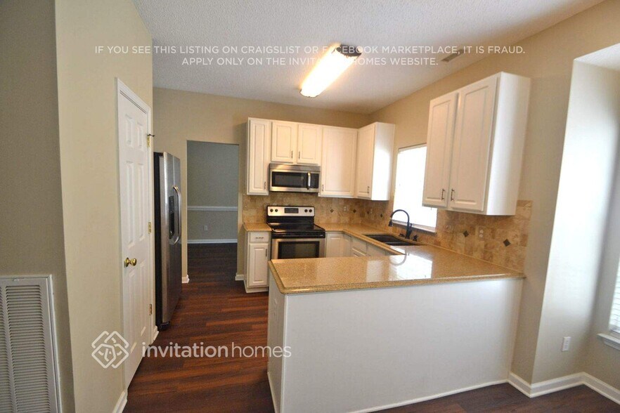 Building Photo - 9809 Dauphine Dr