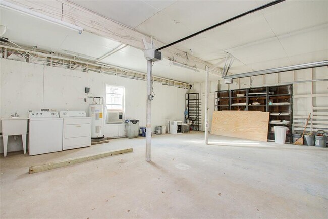 Building Photo - 1723 1/2 Bolsover St