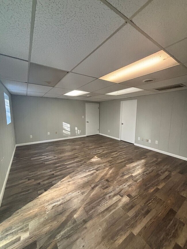 Building Photo - Newly Updated 4bd/3bth in Seymour!