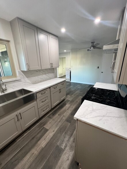 Building Photo - 10730 Droxford St