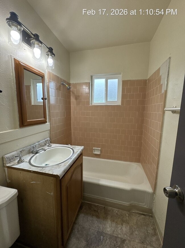 Building Photo - 3040