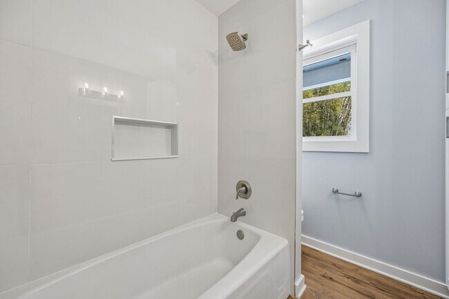 Building Photo - Newly Remodeled Beachside Home – Walk to the Ocean