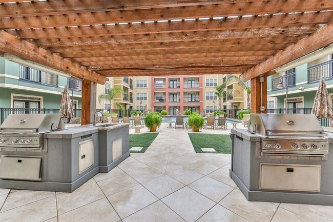 Building Photo - Beautiful 1st Floor Corner Condo – Modern ...