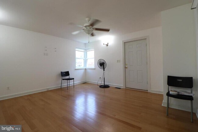 Building Photo - 817 Chillum Rd