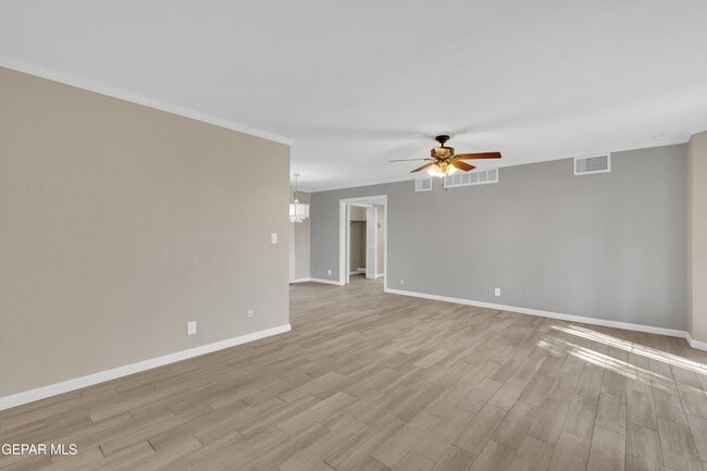 Building Photo - 350 Thunderbird Dr