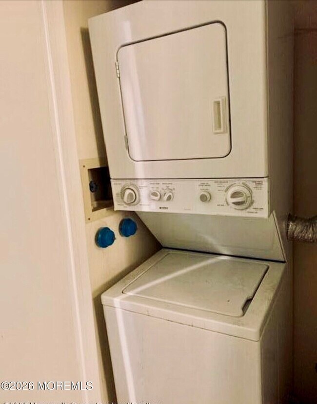 Building Photo - 398 Brookview Ct