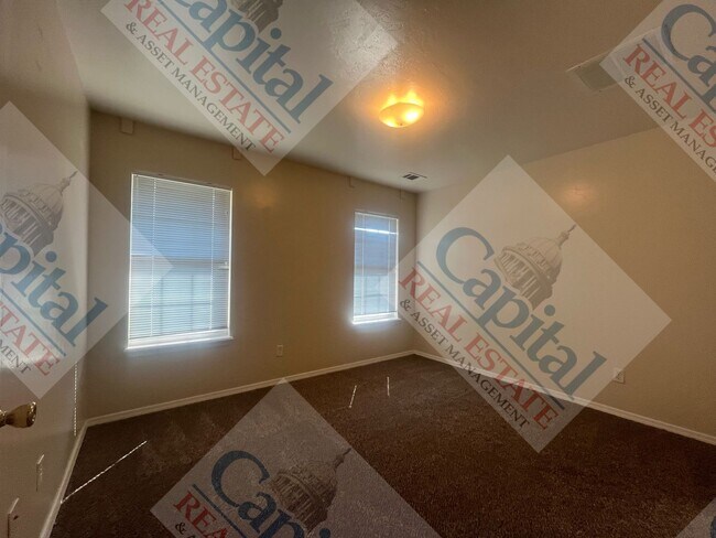 Building Photo - Beautiful 4 Bedroom