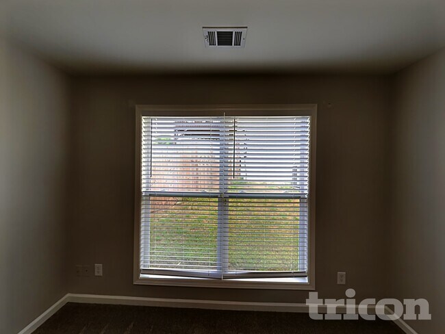 Building Photo - 104 Logan Creek Ct