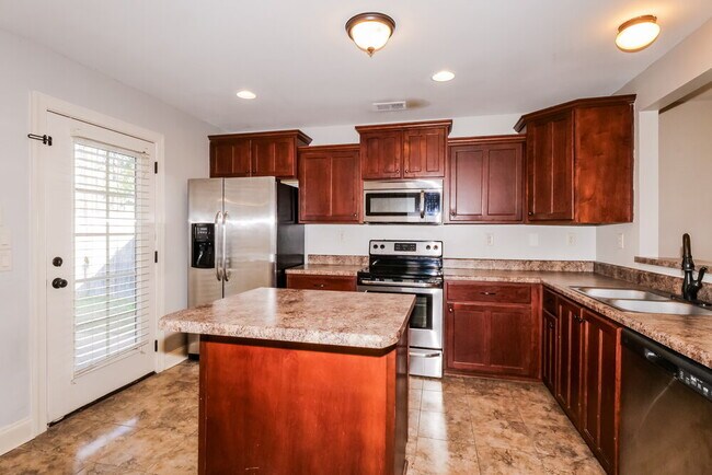 Building Photo - 5823 Bedford Pl