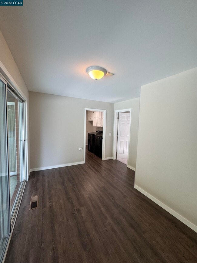 Building Photo - 62 Winding Glen