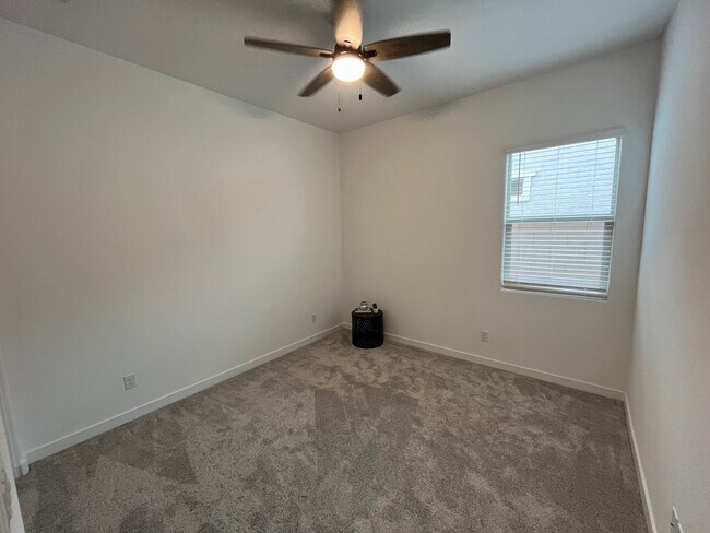 Building Photo - 442 S Jacana Ln