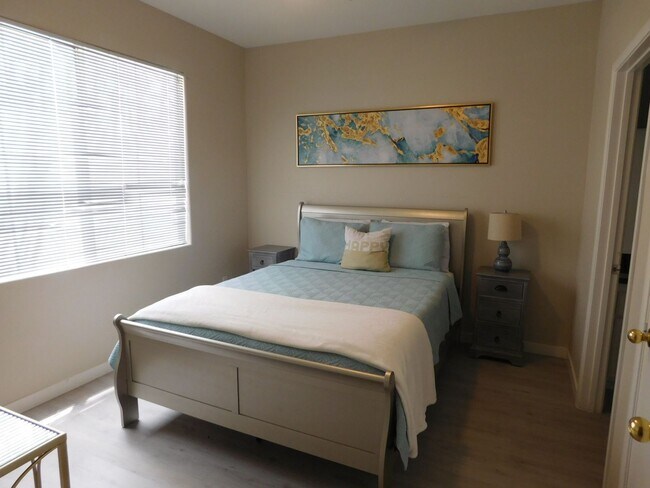 Building Photo - GORGEOUS FULLY FURNISHED 2 BEDROOM UNIT*GA...