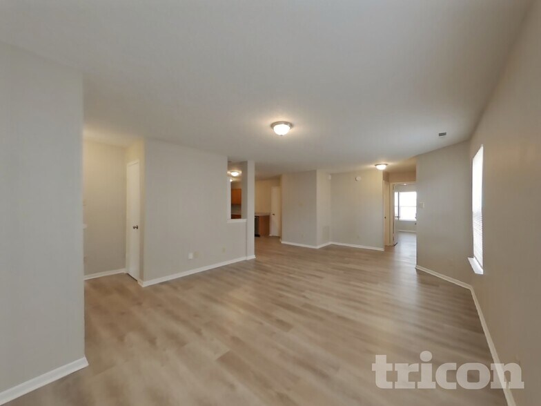 Building Photo - 683 Florence Dr