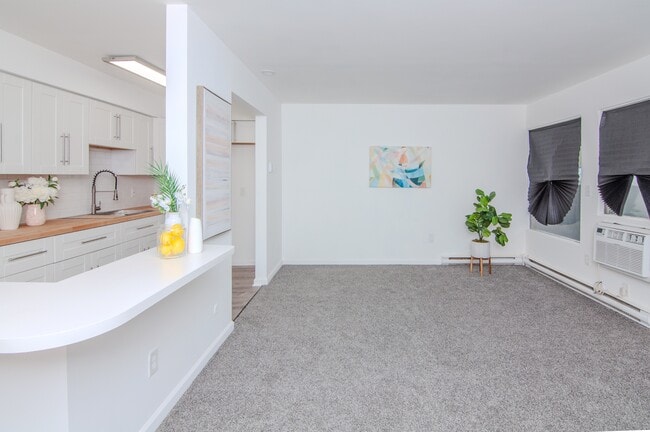 Building Photo - 4194 Packard St