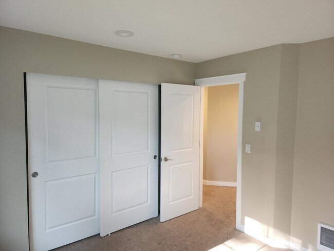 Building Photo - 958 152nd St E