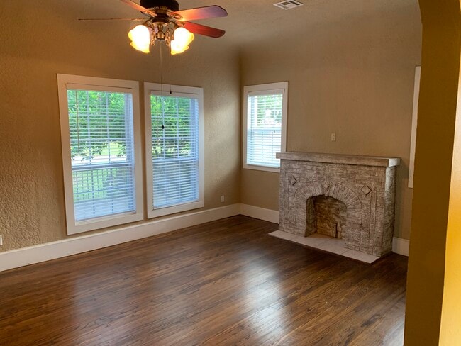 Plenty of windows and light throughout - 3425 NW 21st St