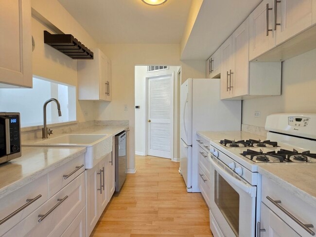 Building Photo - 1376 Longacre Ln