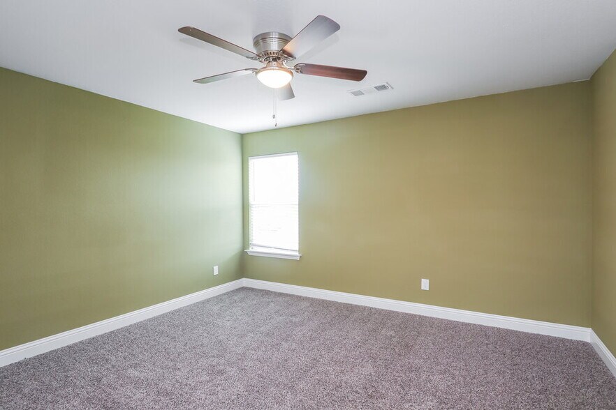 Building Photo - 10540 Wild Oak Dr