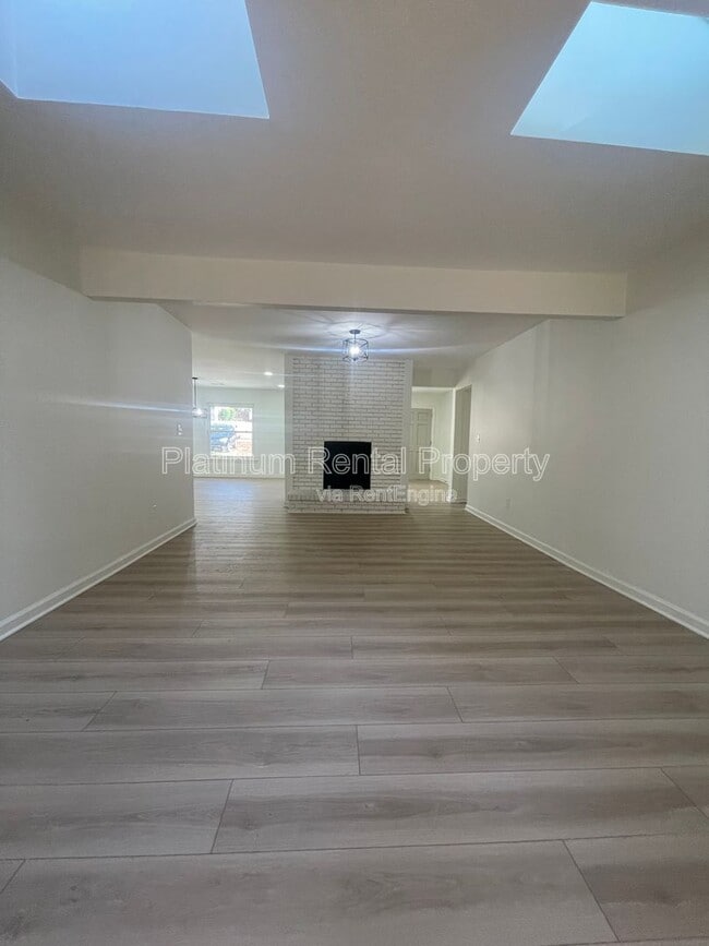 Building Photo - 1245 Shore Dr SW