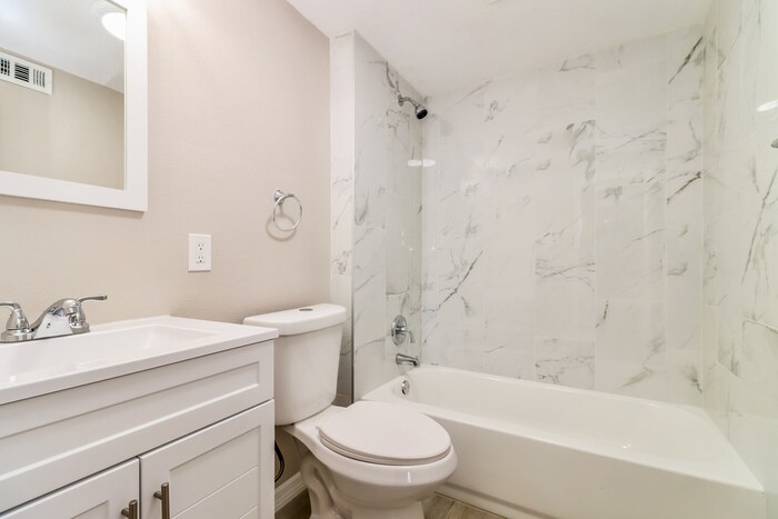 Building Photo - 625 58th St S