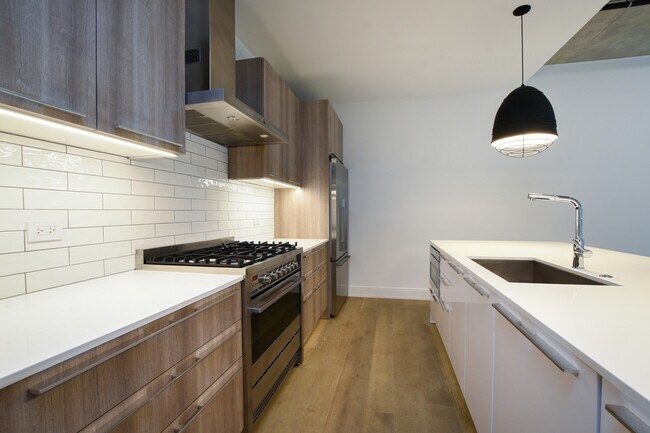 Building Photo - 111 S Peoria St