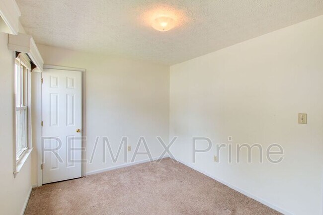 Building Photo - 71 Michaels Woods Dr