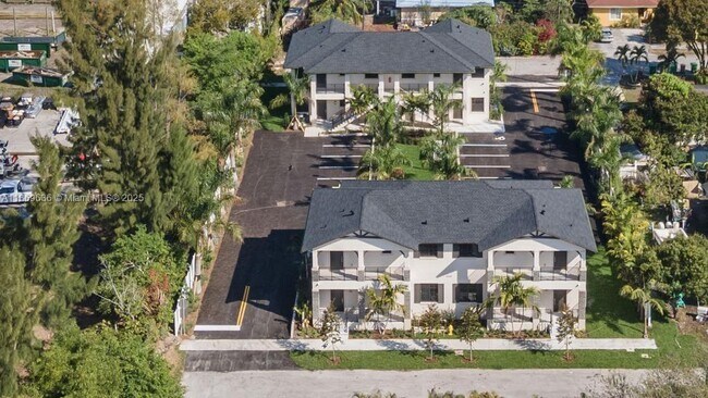Building Photo - 5750 SW 44th St