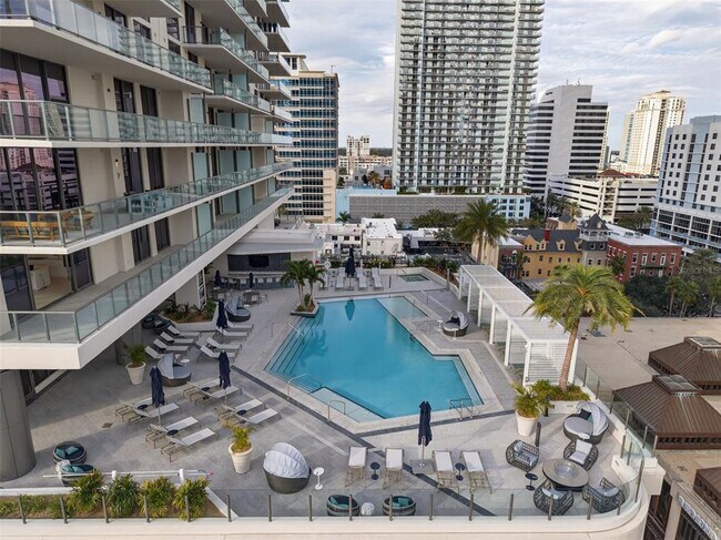 Building Photo - 275 1st Ave S