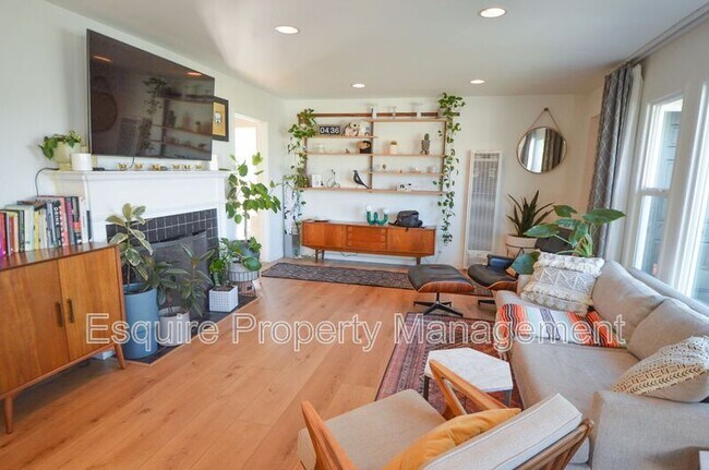 Building Photo - 676 Doris Ave