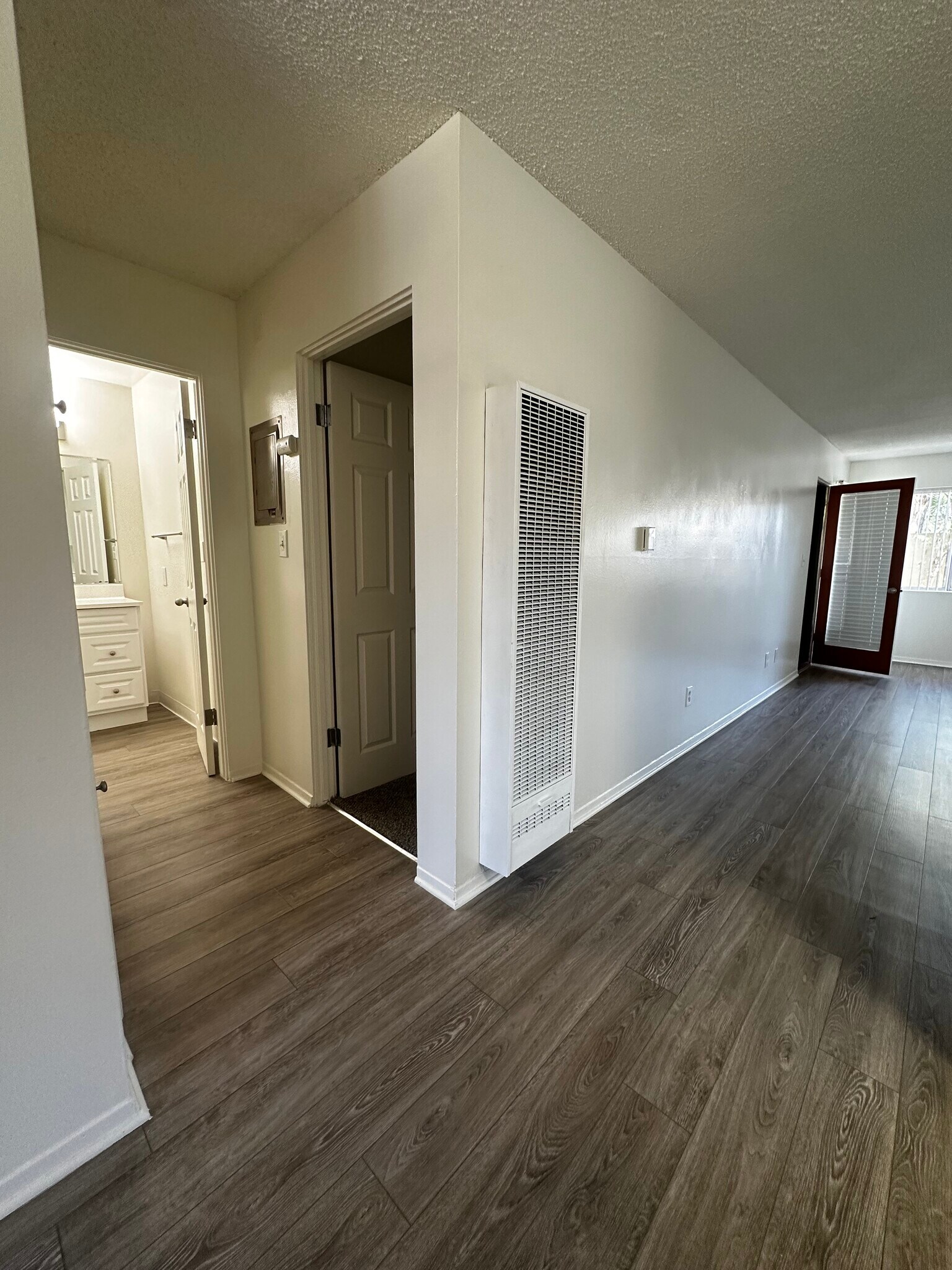 Building Photo - 1590 W Palm Ln