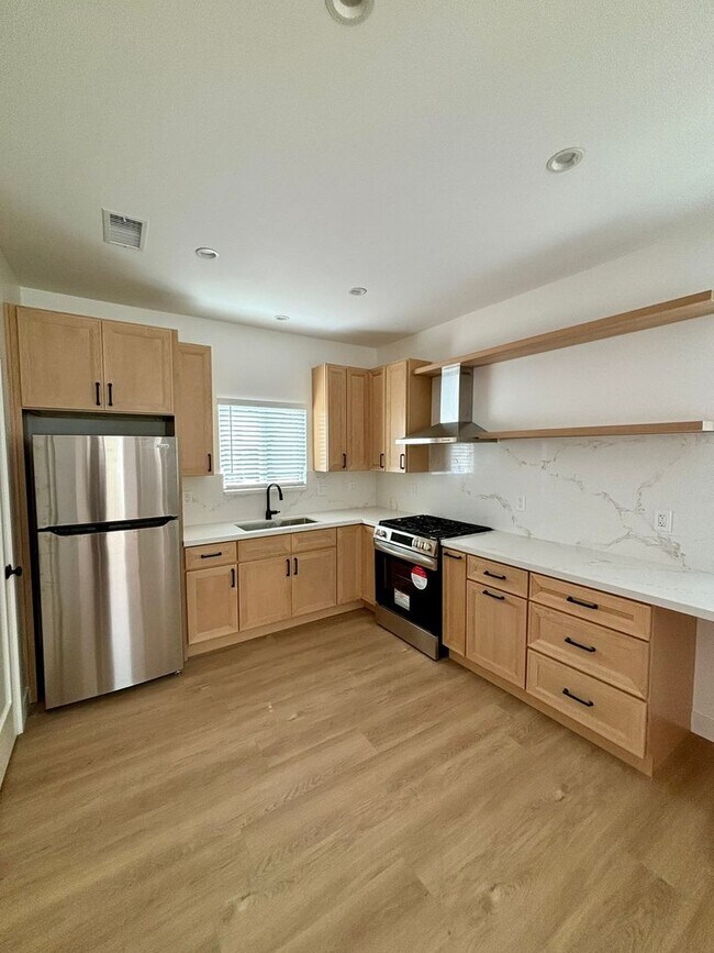 Building Photo - 212 - Carpinteria Asset Mgmt LLC (Walnut duplex)