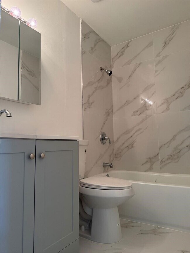 Building Photo - West 81st Place, Hialeah, FL 33014 - 4 BR 2.5 BA townhouse