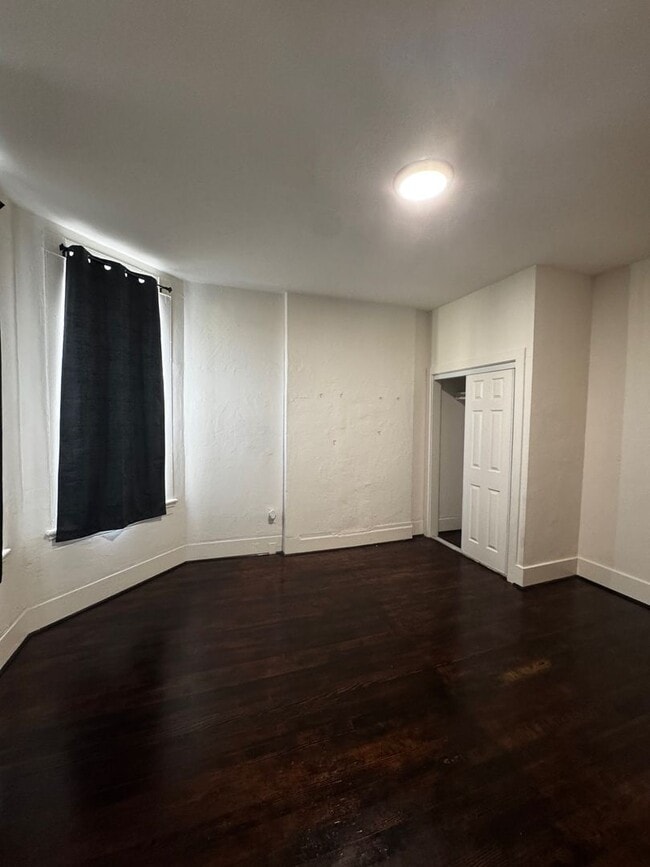 Building Photo - 1/2 Off First Month's Rent, 3 Bdrm, 1.5 Bath