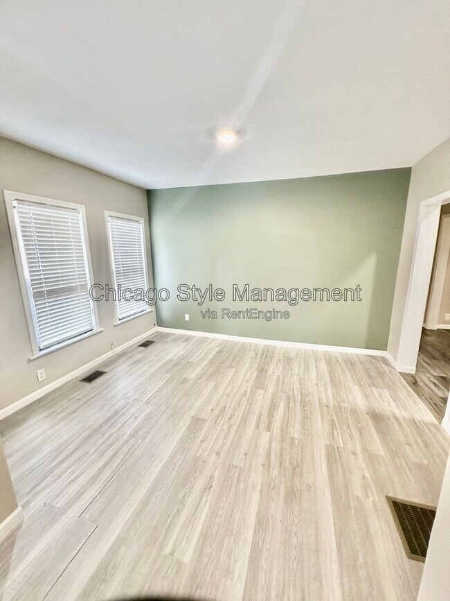 Building Photo - 2835 W 38th Pl