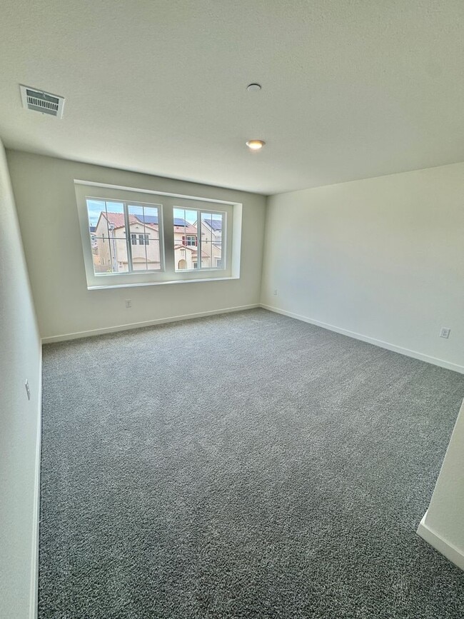 Building Photo - FOUR-FIVE/OFFICE BEDROOM THREE BATHROOM SE...