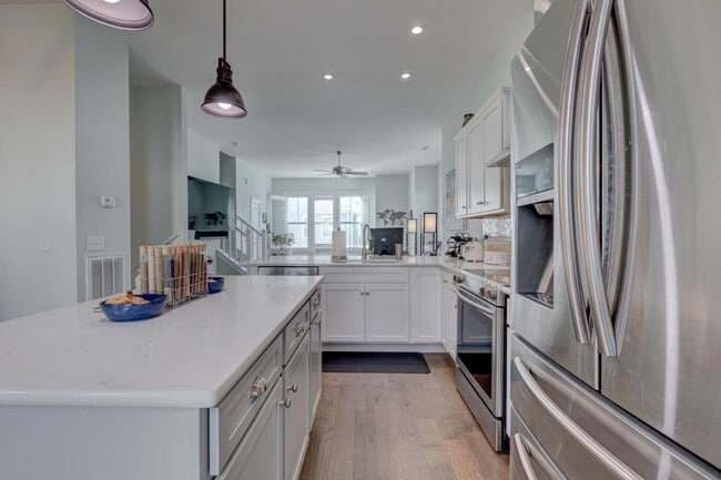 Building Photo - 1817 Bungalow Row