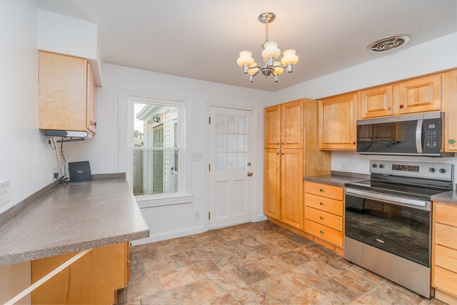 Building Photo - 83 Betsey Williams Dr