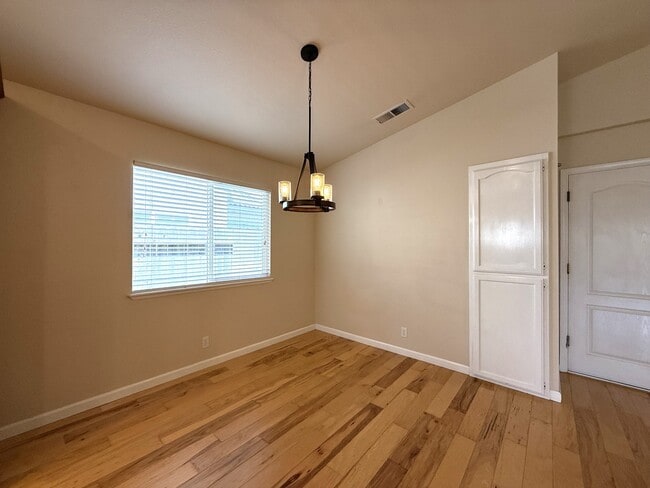 Building Photo - 2170 Robailey Dr
