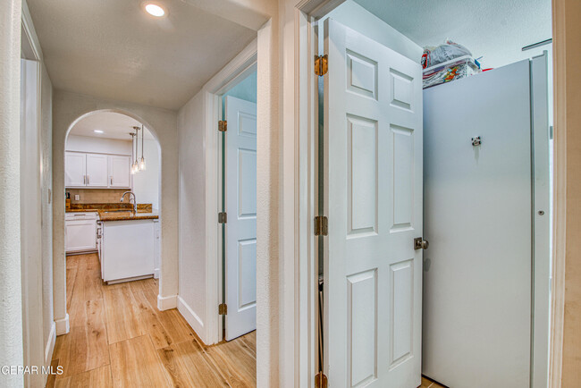 Building Photo - 6205 Brisa Del Mar Dr
