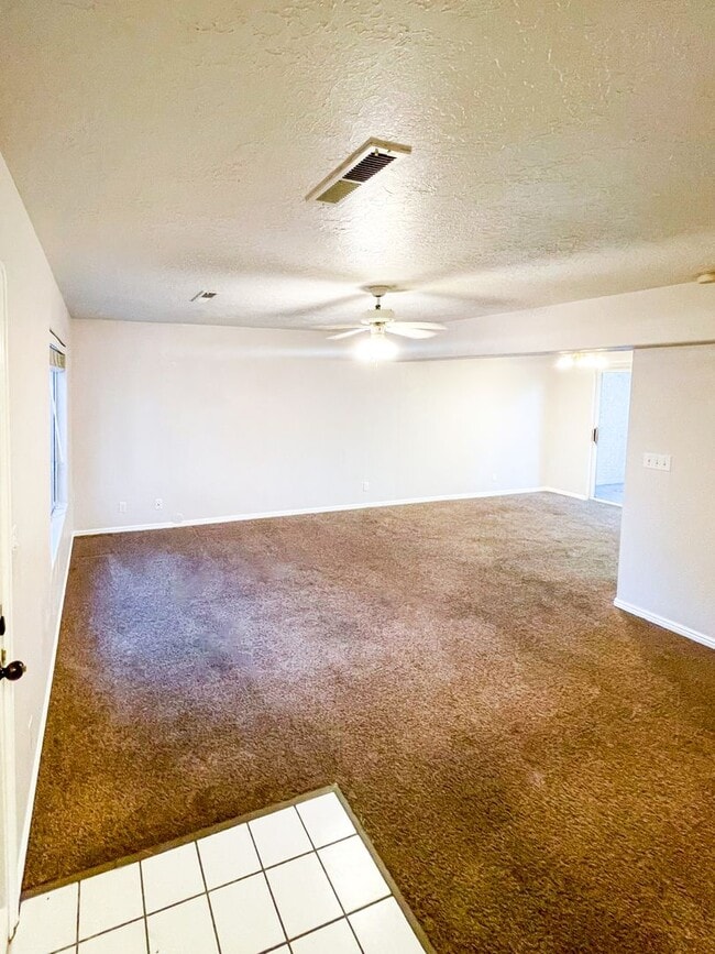 Building Photo - Charming 2 Bedroom Home in Prime Location ...