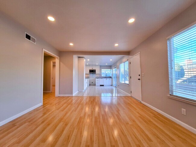 Building Photo - Beautiful 2bd Single Story House With Gate...