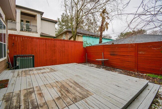 Building Photo - 1205 Aurora St