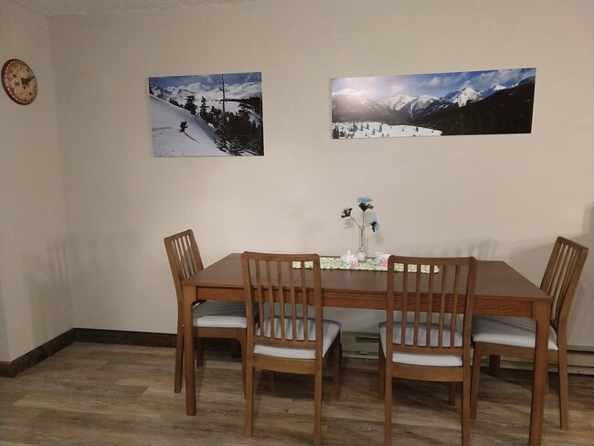 Dining Area - 62927 US Hwy 40