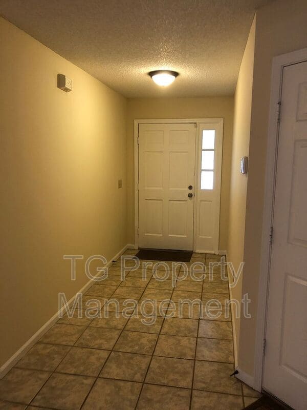 Building Photo - 12910 Forest Glen Ct S