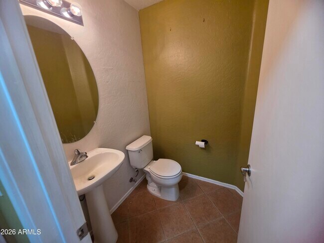 Building Photo - 10617 W Coronado Rd